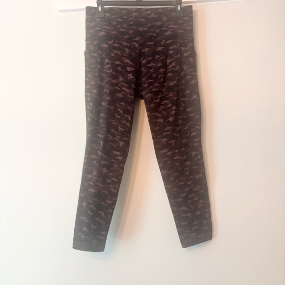 Athleta Salutation Stash Pocket II 7/8 Camo Leggings Large - Picture 2 of 10